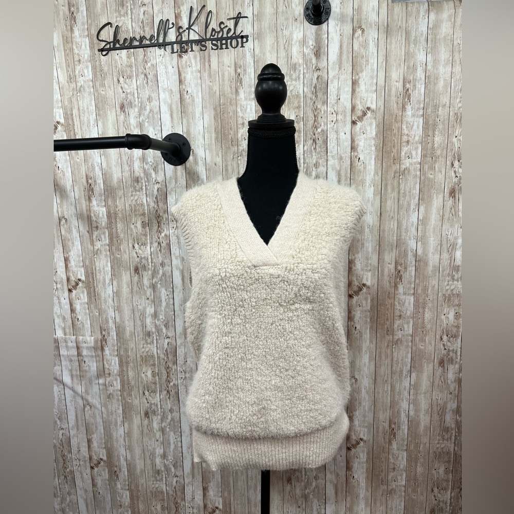 Vera Moda Sweater Vest - NWOT Size S (oversized)‎